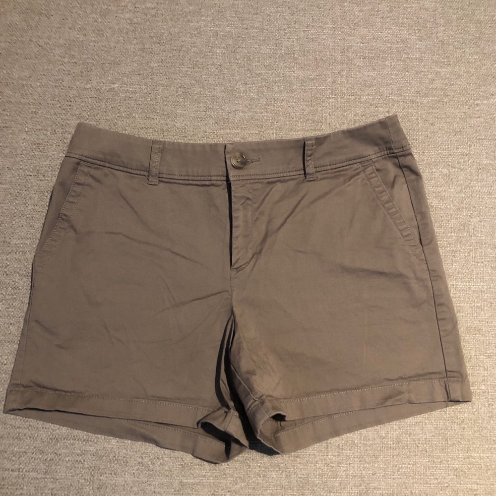 Liz Claiborne Chino Taupe Short Size 8